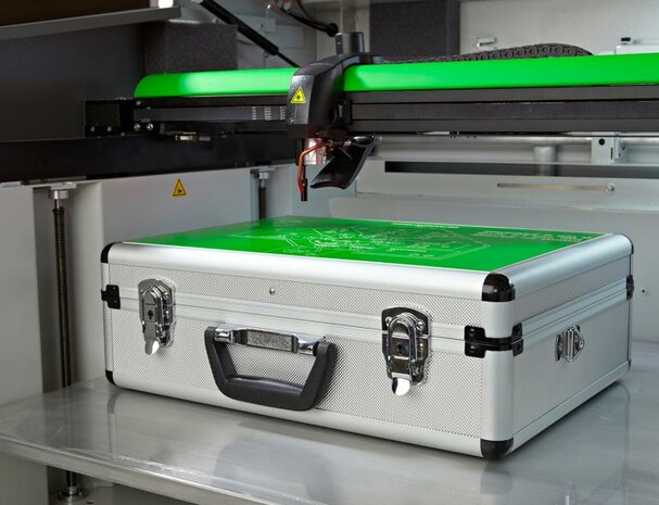 LS900, machine de d&eacute;coupe laser et gravure grand format