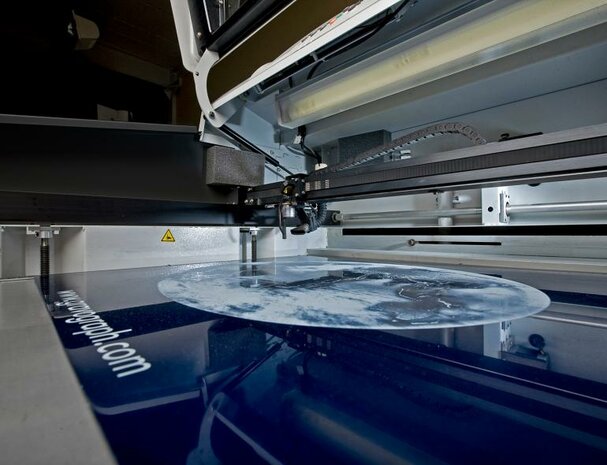 LS900, machine de d&eacute;coupe laser et gravure grand format