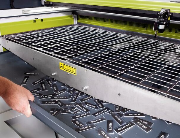 LS1000XP: Large laser engraving and cutting machine for high productivity