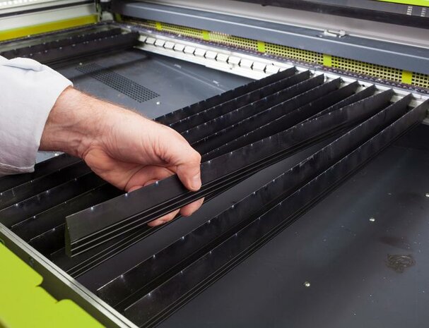 LS1000XP: Large laser engraving and cutting machine for high productivity