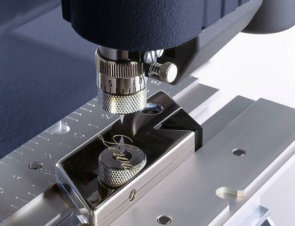 IS200: Small engraving machine that is rotary and portable